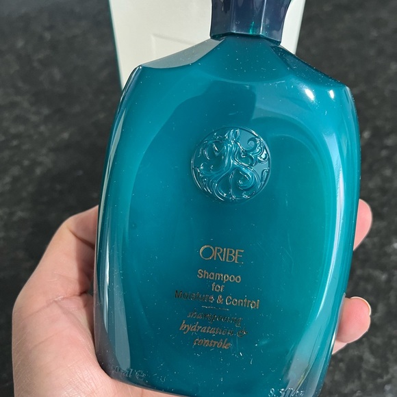 Oribe
Shampoo for Moisture & Control - Picture 4 of 4
